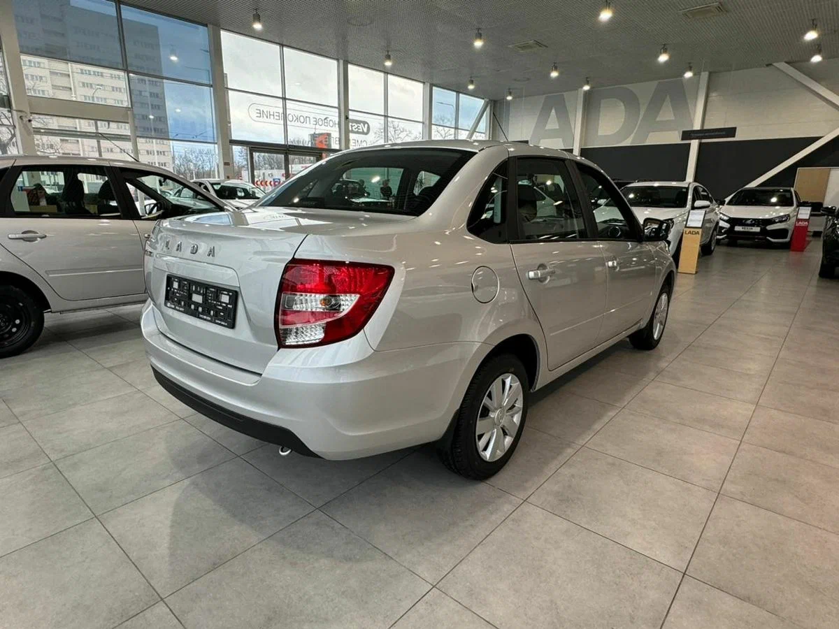 Lada Granta Седан в Сургут - фото №4